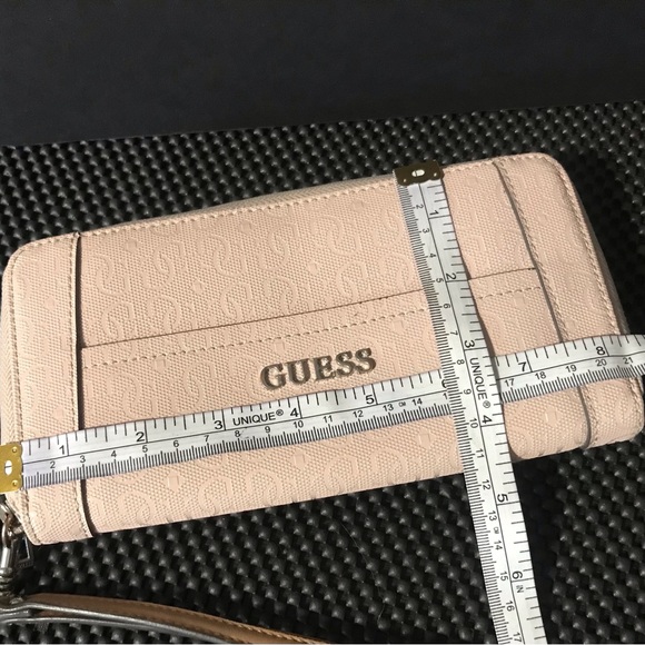 Guess Wallet/Pearl like Necklace - Picture 8 of 8